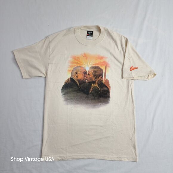2006 George Bush Kissing Bill Clinton by Alex Ross Graphitti T-Shirt Medium Rare - Picture 1 of 16